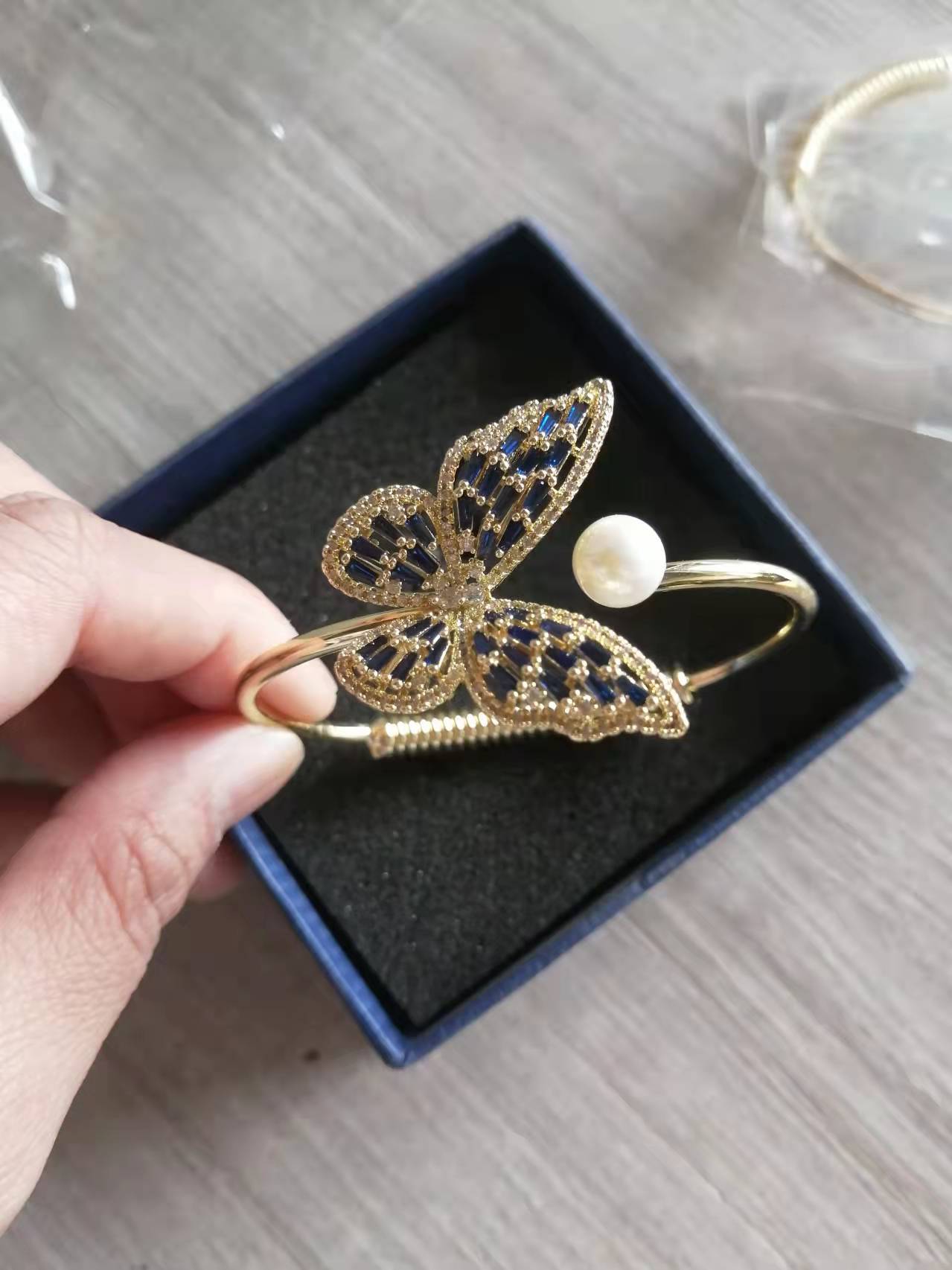 Hollowed-out Bracelet